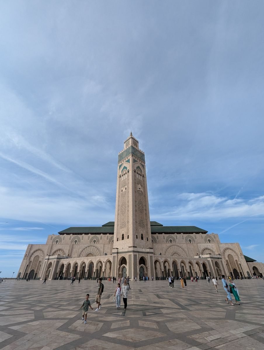 A breathtaking view of the iconic Hassan II Mosque in Casablanca, showcasing stunning Moroccan architecture.